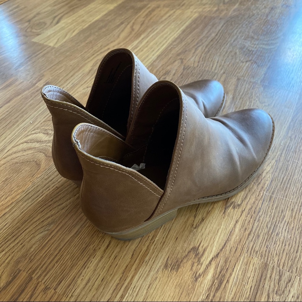 Brown Booties Universal Thread - Picture 2 of 5